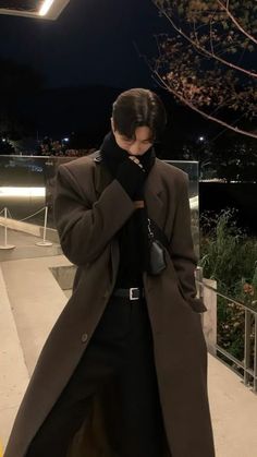 Office Male Outfit, Male Style Aesthetic, Korean Outfits Men, Korean Street Fashion Men, Modern Vampires, Gentleman Aesthetic, Aesthetic Outfits Men, Classy Outfits Men, Men Stylish Dress