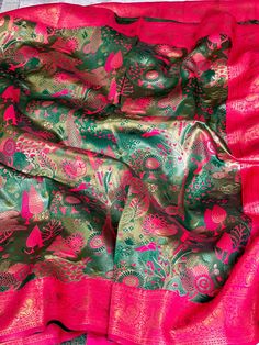 Introducing our exclusive Dharmavarm Pattu saree in the elegant Rama color! This stunning piece showcases a striking two-tone design, featuring a vibrant pink pallu adorned with heavy tassels, a contrasting pink border, and a beautifully detailed brocade blouse. Designer Festive Pre-draped Saree With Kalamkari Print, Festive Pre-draped Saree With Kalamkari Print, Pink Kalamkari Print Saree, Pink Bollywood Saree With Kalamkari Print, Unstitched Pink Kalamkari Traditional Wear, Pink Unstitched Kalamkari Traditional Wear, Pink Art Silk Saree With Kalamkari Print, Pink Kalamkari Traditional Wear For Navratri, Festive Anarkali Pre-draped Saree With Kalamkari Print