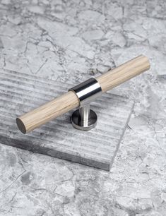 SIGNATURE 20 T-bar handle 156 mm in Brushed Nickel/Oak. Luxury cabinet hardware made of solid brass by BRANDT Collective. Horizontal Cabinet, Kitchen Handle, Pull Bar, Kitchen Handles, Signature Collection, Classic Collection, Cabinet Doors, Mix And Match, Cupboard