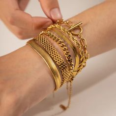 Golden Link Chain Bracelet Set Golden Metal Texture, Golden Bracelet For Women, Texture Jewelry, Herringbone Bracelet, Golden Bracelet, Faberge Jewelry, Adornment Jewelry, Stainless Steel Bracelet Men, Herringbone Design