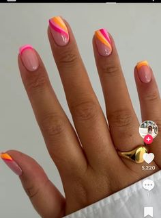 Summer Nail 2024 Trends Short, August Nails 2024 Short, Nails August 2024, Pink Orange And Yellow Nails, August Nails Ideas 2024, Summer Nail Designs 2024, Summer Nail Design Ideas, Lemon Nails, Summer Nails 2024