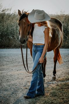 Cowgirl Photoshoot With Horse, Cowgirl Poses, Cowgirl Photography, Denim Photoshoot