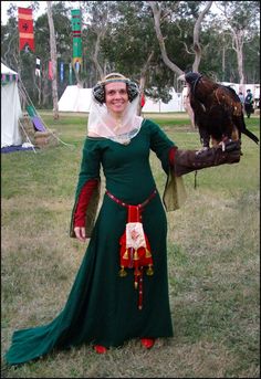 Hawk Accessory... 14th Century Dress, Medieval Women Dress, 14th Century Clothing, 15th Century Clothing, Medieval Costumes, Medieval Party, Medieval Gown, Medieval Garb, Medieval Clothes