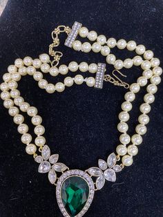 Elevate your style to sheer opulence with this fabulous emerald and Crystal necklace. This magnificent piece is your ticket to a world of glamour and sophistication. Adorned with a teardrop 1.5" radiant emerald and clear crystals, which will glisten with every movement.The double rows of shell pearls are 8mm and hand knotted, the extension chain is 3", the pearl chain is 7" on each side and the grouped crystal add an additional 1". The total length including the pendant and extension chain is 22 Heidi Daus, Pearl Chain, Crystal Pearls, Clear Crystal, Crystal Necklace, Amazing Jewelry, Emerald, Pearl Necklace, Necklace Etsy