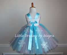 Welcome to Little Dreams by Mayra This dress is absolutely adorable, puffy and sparkly! It has three layers of tulle that makes it very puffy and princess style, Top has 6 handmade flowers, three rhinestones very sparkly, that will make your little one look gorgeous! skirt is made with Silver glittler tulle, turquoise, pink and aqua tulle, plus 10 snowflakes around the dress that will make your little one shine on this winter! Hair clip has a white puffy feathers and one flower with a little gem Winterland Birthday Party, Frozen Wreath, Tutu Decorations, Cinderella Tutu, Tutu Dress Pink, Birthday Party Outfit, Pink Tutu Dress, Shower Balloons, Diy Tutu