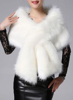 Faux Fur Wedding Shawl, Winter White Outfit, Faux Fur Fashion, Special Event Dresses, Fur Shawl, Chiffon Fashion, Black Outfits, Diana Ross, White Fur