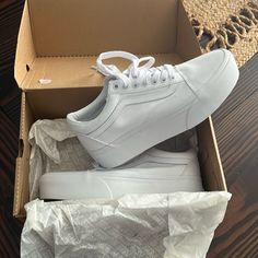 Perfect Summer Shoe To Complete Any Outfit. Brand New In The Box White Platform Vans. Women’s Size 9.5/Mens Size 8 Vans Platform Sneakers Outfit, White Vans Platform, Platform Vans Outfit, White Platform Vans, White Vans Outfit, Platform Sneakers Outfit, Vans Platform Sneakers, Checkerboard Vans, Platform Vans