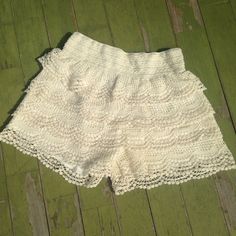 NWT Ivory White Lace Shorts Size S So pretty! Boutique Swim Coverups Feminine Cream Bottoms For The Beach, Feminine Cream Bottoms For Beach, Feminine Cream Beach Bottoms, Feminine Beige Bottoms For Vacation, Cream Stretch Shorts For Summer, Chic Cream Shorts For Vacation, Feminine Off White Bottoms For Summer, Feminine Off White Summer Bottoms, Chic Off White Shorts