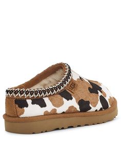 Cow Slippers, Cute Uggs, Casual Country Outfits, Country Shoes, Cowgirl Accessories, Western Shoes, Preppy Shoes, Cute Country Outfits, Boho Boots