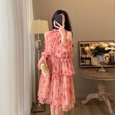 Size S Bust:80cm Waist:64cm Shoulder:34cm Length:91cm Sleeve:58cm Size M Bust:84cm Waist:68cm Shoulder:35cm Length:92cm Sleeve:58.5cm Size L Bust:88cm Waist:72cm Shoulder:36cm Length:93cm Sleeve:59cm Size XL Bust:92cm Waist:76cm Shoulder:37cm Length:94cm Sleeve:59.5cm Attention: ( 1 inch=2.54 cm, 1 cm=0.39 inch )Please strictly follow the size chart to select the size. Do not select directly according to your habits.This clothing size information is just for reference only, and may have 2-3cm di Ruffle Dress Short, Style Floral Dress, Club Party Dresses, Floral One Piece Swimsuit, Vintage Swimsuits, Vintage Floral Dress, Knitted Bodycon Dress, Sleeved Dress, Comfy Fashion