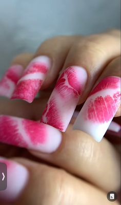 Kiss Nails, Airbrush Nails, Nail Designs Valentines, Makijaż Smokey Eye, Nail Designs Glitter, Simple Nail Designs, Best Acrylic Nails, Valentines Nails, Cute Acrylic Nails