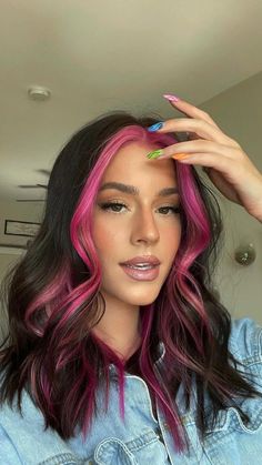 Pink Hair Highlights, Pink Hair Streaks, Pink Hair Dye, Hair Color Underneath, Peekaboo Hair, Hair Color Streaks, Hair Streaks, Dyed Hair Inspiration, Hair Dye Ideas