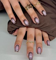 Simple Fall Nails Autumn Short Acrylic Nails Airbrush, Nadie Sabe Nails, Fall Airbrush Nails, Pink And White Aura Nails, Aura Nails Square, Fall Aura Nails, Aura Almond Nails, Aura Nails Short, Ora Nails