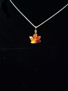 Random Earrings, Leaf Necklace Gold, Mens Necklace Fashion, Maple Leaf Necklace, Autumn Necklace, Princess Jewelry, Autumn Colors, Men's Necklace, Leaf Necklace