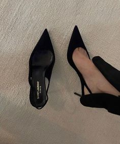 Classy High Heels, Black Heels Outfit, Hak Tinggi, High Heels Outfit, Heels Elegant, Heels Aesthetic, Shoes Aesthetic, Shoes Elegant