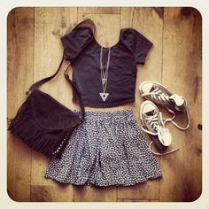 This outfit makes me think of playing towny tourist. Outfit With Skirt, Summer Concert Outfit, Skater Skirt Outfit, Vintage Hipster, Edgy Chic, Summer Concert, Teenager Outfits, Converse Sneakers, Skirt Outfit