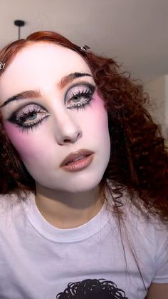 Chappelle Roan Makeup, Chappell Roan Kink Is My Karma Makeup, Makeup Chappell Roan, Simple Drag Makeup Looks, Chappell Roan Coachella Makeup, Chappell Roan Eye Makeup, Chappell Roan Makeup Ideas, Drag Inspo Makeup, Chappell Roan Makeup Pink