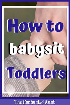 the words how to babysitt toddlers are in front of a blue square frame