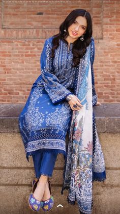 Velvet Pakistani Dress, Trendy Shirt Designs, Stylish Party Dresses, Easy Trendy Outfits, Pull Off, College Outfits, Luxury Designer