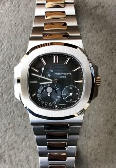 Classy Watch, Accessory Jewelry, Gold Luxury, Expensive Watches, Vintage Watches For Men, Patek Philippe Nautilus, Watch Accessories, Stylish Watches