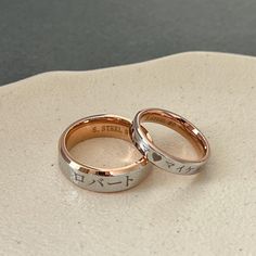 This is a personalized Japanese name rose and silver two-tone ring made of stainless steel. The thinner ring is engraved with Emma and Michael in Japanese and a heart between the names. The thicker ring is engraved with Robert in Japanese. Both rings are in font style #2. Please check the font options in the pictures. Font #6 doesn't work for most Kanji characters.  The thinner ring is about 4 mm wide and the thicker ring is 6 mm wide.  All orders come gift-wrapped. << How to order >> Please cho Foreign Names, Japanese Ring, Roman Letters, Japan Wedding, Japanese Couple, Couples Rings, Dope Jewelry Accessories, Kanji Characters, Japanese Wedding