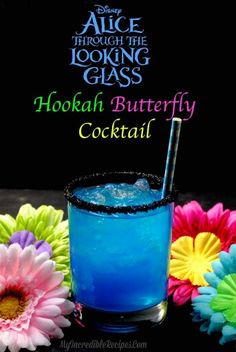 Mmm Butterfly Cocktail, Blue Drink, Disney Drinks, Boozy Drinks, Halloween Drinks, Alice In Wonderland Party, Incredible Recipes, Alcohol Drinks, Julia Child