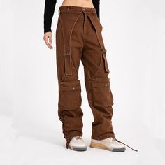 Découvrez les jeans de Mauv Studio Y2K Store , une collection qui incarne l'alliance parfaite entre style urbain et confort. Chaque paire de jeans est confectionnée avec soin, en utilisant des matériaux de qualité supérieure pour vous offrir un look tendance et une sensation de bien-être tout au long de la journée. Que vous recherchiez un jean ajusté, un modèle délavé ou une coupe décontractée, notre collection propose une variété de styles pour compléter votre garde-robe streetwear. Exprimez vo