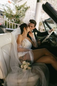 Elvis Chapel Wedding, Elvis Wedding Aesthetic, Las Vages Weddings, Western Vegas Wedding, Vintage Vegas Elopement, Little White Chapel Vegas Wedding, Las Vegas Chapel Wedding, Vintage Elopement Aesthetic, Little White Wedding Chapel Las Vegas