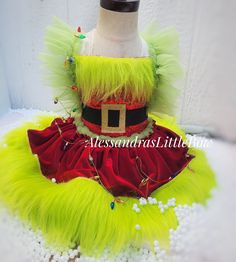 Grinch dress, grinch outfit Grinch Christmas Dress, Grinch Wedding, Grinch Dress, Grinch Outfit, Christmas Couture, Fun Halloween Outfits, Christmas Whimsical, Reindeer Dress, Grinch Costumes