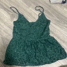 Brad New Never Worn Just Has No Tags Fitted Green Tank Blouse, Fitted Green Camisole For Day Out, Fitted Casual Lace Tank Top, Green Sleeveless Lace Top, Green Lace Top For Summer, Casual Tank Top With Lace Detail, Green Cami Top For Day Out, Sleeveless Green Blouse For Brunch, Green Cami Blouse For Spring