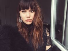 Long Hair Fringe, Natalie Off Duty, Hair Fringe, Reims France, Medium Long Hair, Favorite Hairstyles, Good Hair Day, Doll Hair