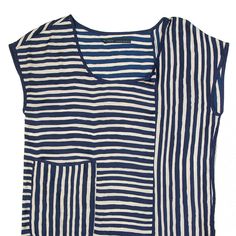 Item is in good used condition. May contain silk. >Size: XS >Armpit To Armpit: 19" >Armpit To Cuff: N/A" >Collar To Hem: 27" Sleeveless Silk Tops For Beach, Sleeveless Silk Tops For The Beach, Sleeveless Silk Beach Top, Casual Sleeveless Silk Tank Top, Casual Silk Sleeveless Tank Top, Casual Sleeveless Silk Top, Blue Short Sleeve Silk Top, Blue Silk Short Sleeve Top, Blue Silk Summer Tops