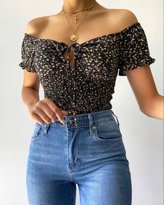 Floral Crop Top Outfit, Chick Outfit, Looks Pinterest, Tumblr Outfits, Top Outfit, Trendy Clothes For Women, Boutique Shop