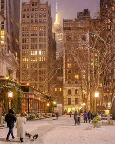 people are walking through the snow in new york city