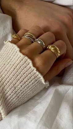 Ring Stack Gold And Silver, How To Mix Metals Jewelry, Gold Vs Silver Jewelry, Gold Vs Silver, Gold Rings Aesthetic, Mixed Metals Jewelry Style, Mixed Metals Jewelry, Mixed Rings, Spring Outfits Ideas