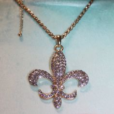 Nwt: Flu De Lis Is Full Of Clear Crystals 2" Long, 18" Chain, Y2k Jewelry Gold, Y2k Gold Jewelry, Y2k Stuff, 2000s Accessories, Channel Jewelry, Clear Crystal Necklace, Grunge Jewelry, Pretty Jewelry Necklaces, Y2k Necklace