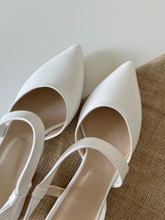 White Block Heel -1.1 inch (3 cm) heel length -These handmade shoes were prepared by our masters with great care. -You can easily use these shoes in your daily wear, weddings and parties. -We used the white color for our shoes. -We produced this sweet color with artificial leather material. -We believe you will be happy when you wear these shoes. -If you have any questions you can ask. -We will be happy to answer your questions as soon as possible. EU 36---------------------41 US 6-------------- White Shoes Low Heel, White Small Heels, Low White Heels, Closed Toe Wedding Shoes, Heels Bride, White Block Heel Sandals, Wedding Shoes White, Classic Shoes Women, White Shoes Heels