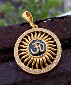 Diamond Pendent For Men, Gents Gold Chain Lockets, Gents Locket Gold, Chain Lockets Gold Indian Men, Gold Pandal For Men, Rudraksha Locket For Men, Gold Pendal Design For Men, Om Pendent Designs Gold, Om Gold Pendant For Men