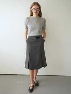 Knee-length skirt in woven fabric with inverted pleats. Regular waist, back zip, and side pockets. Lined.- Midi- Regular waist- Regular fit Gray Midi Skirt Outfit, Grey Midi Skirt Outfit, Grey Pleated Skirt Outfit, Japanese Silhouette, Inverted Pleat Skirt, Professional Fits, Knee Length Midi Skirt, Skirt Dress Outfits, Knee Length Pleated Skirt