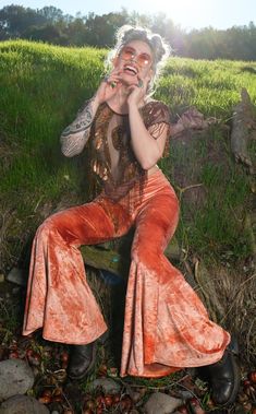 Tangerine Crush Velvet Super Bells – Warrior Within Designs Festival Outfits 70s, Woodstock Inspired Outfits, Charmed Fashion, Hippie Outfits 70s Bell Bottoms, Bohemian Aesthetic Fashion, 70s Velvet, Virgo Outfits Aesthetic, Funky Fall Outfits, Colorful Bell Bottoms