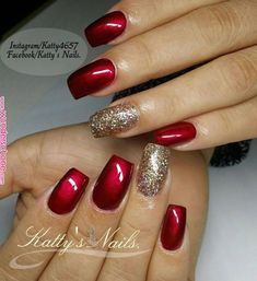 Christmas Nails 2023 Chrome, Simple Christmas And New Years Nails, Red Nails Gold Tips, December Nail Ideas 2023, Christmas Nail Colors 2023, Christmas Mani Pedi Combos, Simple Christmas Dip Nail Ideas, Gold And Red Christmas Nails, Valentines Day Dip Nails