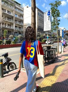 Barcelona jersey fit, streetwear, Barcelona, black girl Styling A Soccer Jersey Outfit, Soccer Style Women, Soccer Jersey Outfit Women Aesthetic, How To Style Soccer Jersey Outfit, Soccer Tee Outfit, Oversized Soccer Jersey Outfit Women, How To Style A Soccer Jersey Women, Styling Soccer Jersey