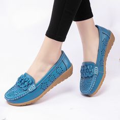 Dance Sneakers, Women Flower, Leather Loafer Shoes, Casual Flat Shoes, Platform Loafers, Blue Flats, Genuine Leather Shoes, Casual Flats, Flat Sneakers