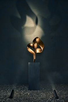 an abstract sculpture is shown in the dark