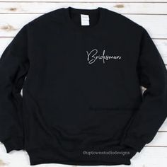 This cozy crewneck sweatshirt makes a great bridesman gift! The perfect item to do a bridesman proposal! Check out the rest of our wedding sweatshirts too! ♥ABOUT OUR SWEATSHIRTS: Uptown Studio Designs uses a unisex Gildan brand sweatshirt. This unisex sweatshirt is preshrunk and has a classic fit. Consider ordering your regular size for a standard fit or size up if you want a roomier option. A sturdy and warm sweatshirt bound to keep you warm in the colder months.. It's soft, stylish, and perfe Bridesman Gifts, Bridesman Proposal, Best Man Proposal, Wedding Sweatshirts, Mrs Sweatshirt, Bride Sweatshirt, Engaged Shirts, Best Man Gift, Unique Bride