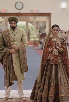 Punjabi Wedding Color Schemes, Groom Punjabi Wedding Outfits, Punjabi Groom Outfit Sherwani, Punjabi Wedding Sherwani, Punjabi Sherwani Grooms, Punjabi Groom Outfit, Gurdwara Wedding, Punjabi Groomsmen Outfits, Groom Sherwani Indian