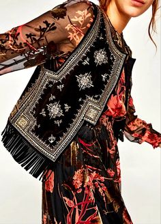 Zara Catalogue, Zara Lookbook, Velvet Waistcoat, Esther Heesch, Zara Fall, Boho Styl, Embroidered Velvet, Mode Boho, Bohemian Tops