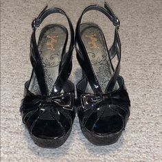 Nwot Black Sparkle Wedges With Leather Bow! Except For Leather Straps, These Wedges Are Covered In Black Glitter. Size 7; True To Size. Never Wornbottoms Are Still In Perfect Condition. Smoke Free Home. Y2k Heels, Jellypop Shoes, Pretty Heels, Clothing Sketches, Vintage Sandals, White Woman, Winter Formal, Girly Shoes, Thrift Finds