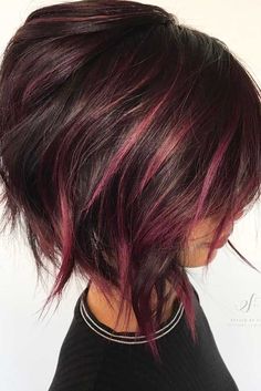 when i see all these popular short bob hairstyles hair cuts it always makes me jealous i wish i could do something like that I absolutely love this short bob hairstyles hair cuts so pretty! Perfect!!!!! Bob Inversat, Punk Haircuts, Red Waves, Hair Color Chocolate, Stacked Bob, Stacked Bob Haircut, Choppy Bob Hairstyles