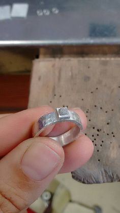 Anillo de plata con diamante en brutohecho a by SorayaMartinJoyas Hand Forged Silver Jewelry For Anniversary, Hand Forged Silver Rings For Formal Occasions, Hand Cast Silver Jewelry For Anniversary, Artisan Silver Ring For Anniversary, May 13, Rings For Men, Spain, Wedding Rings, Ships